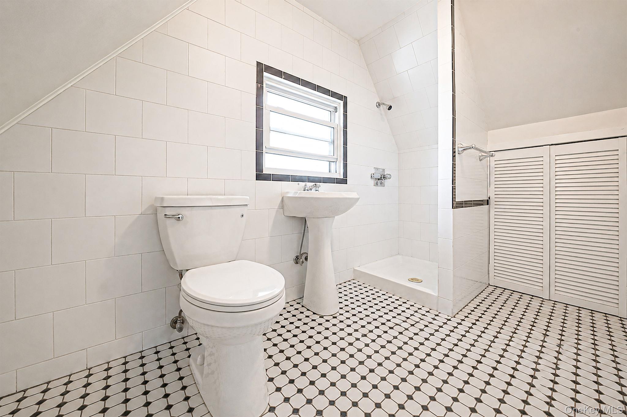 646 Clintonville Street – For Sale photo 21