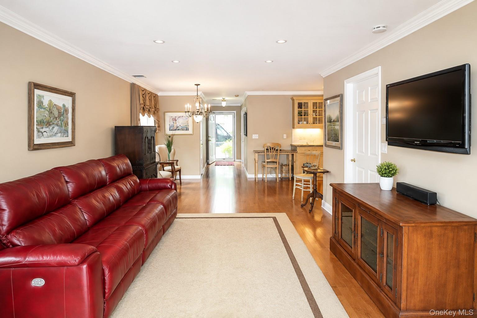 1039 Savoy Drive – For Sale photo 8