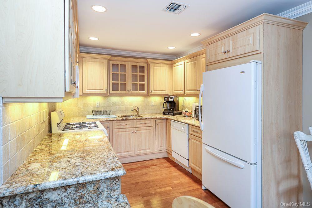 1039 Savoy Drive – For Sale photo 5