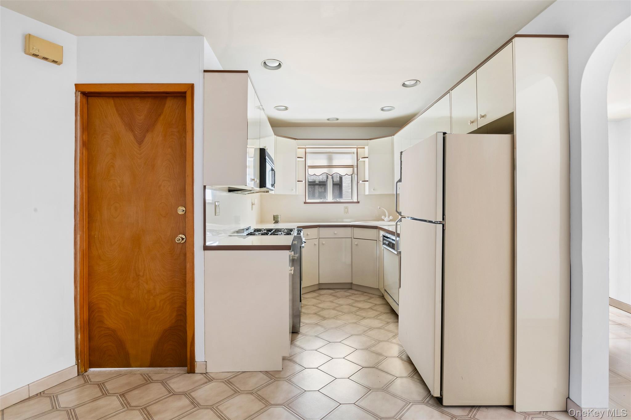 1538 W 11th Street – For Sale photo 5