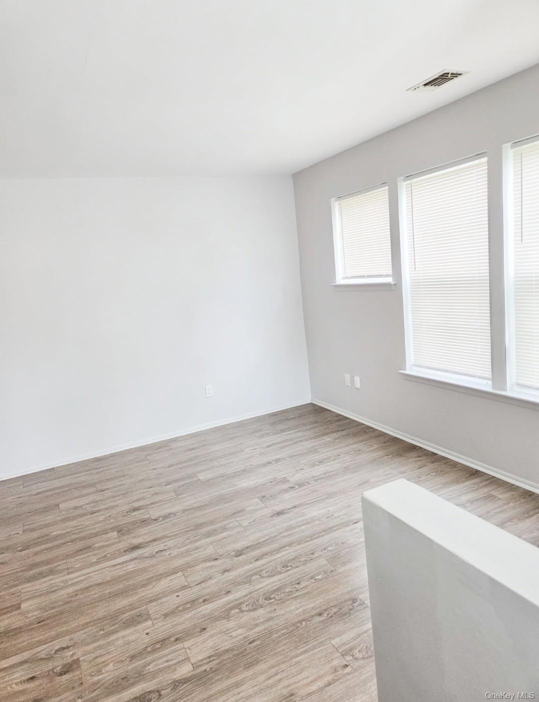 41 Maple Wing Boulevard – For Rent photo 3