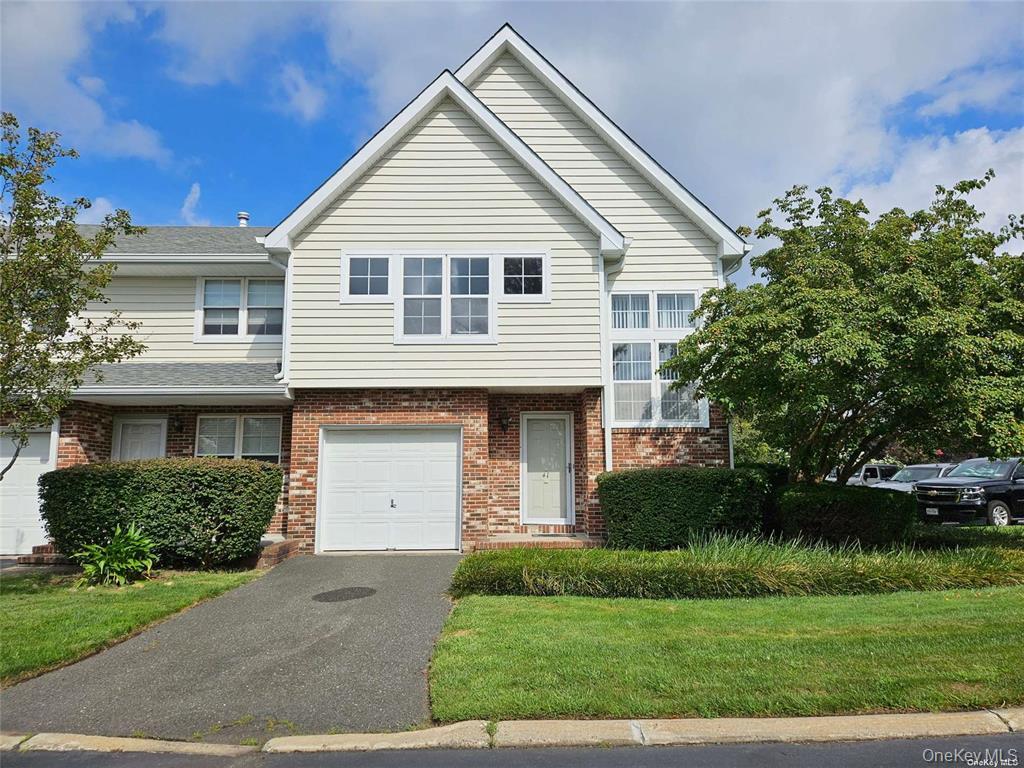 41 Maple Wing Boulevard – For Rent