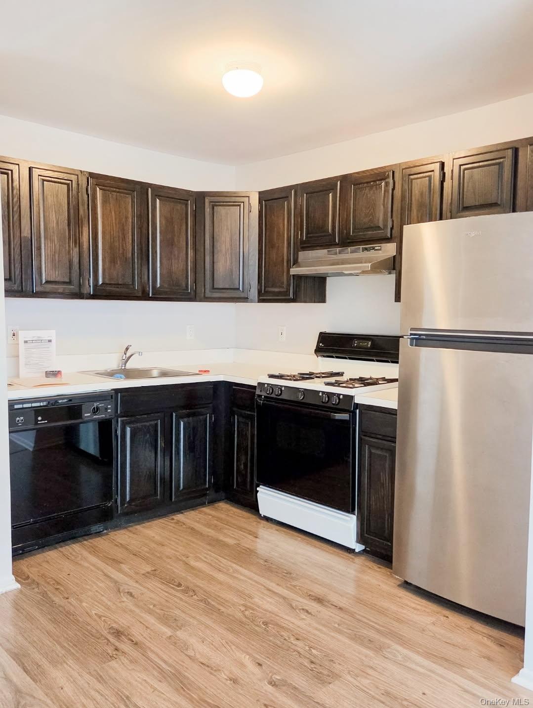 41 Maple Wing Boulevard – For Rent photo 7