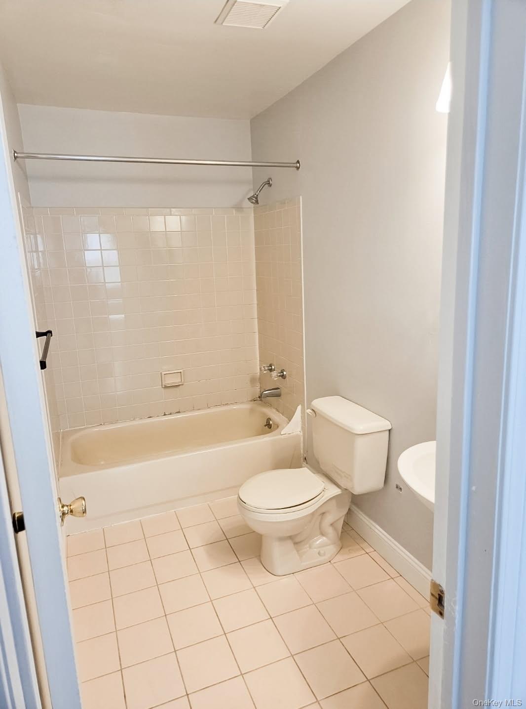 41 Maple Wing Boulevard – For Rent photo 6