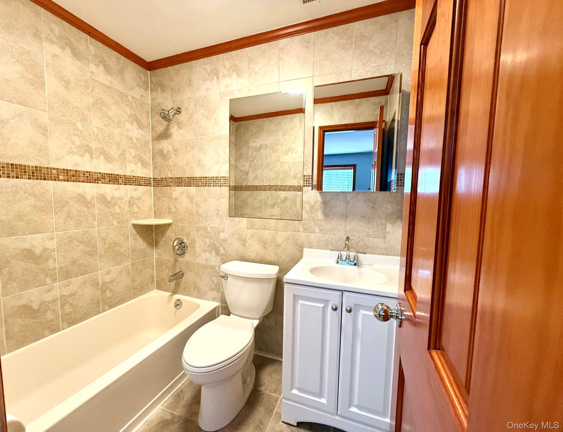 6542 Metropolitan Avenue – For Sale photo 5