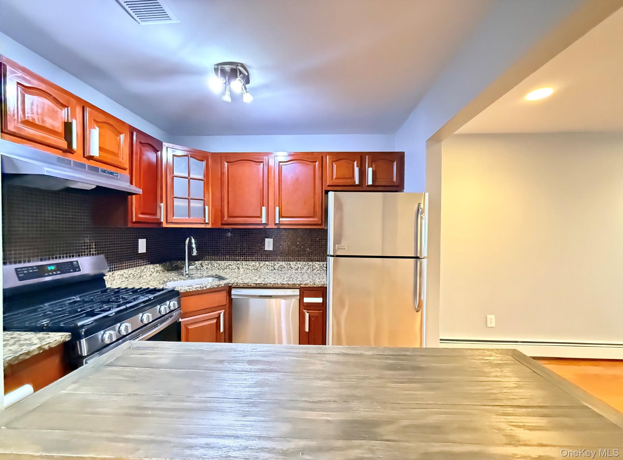 6542 Metropolitan Avenue – For Sale photo 4