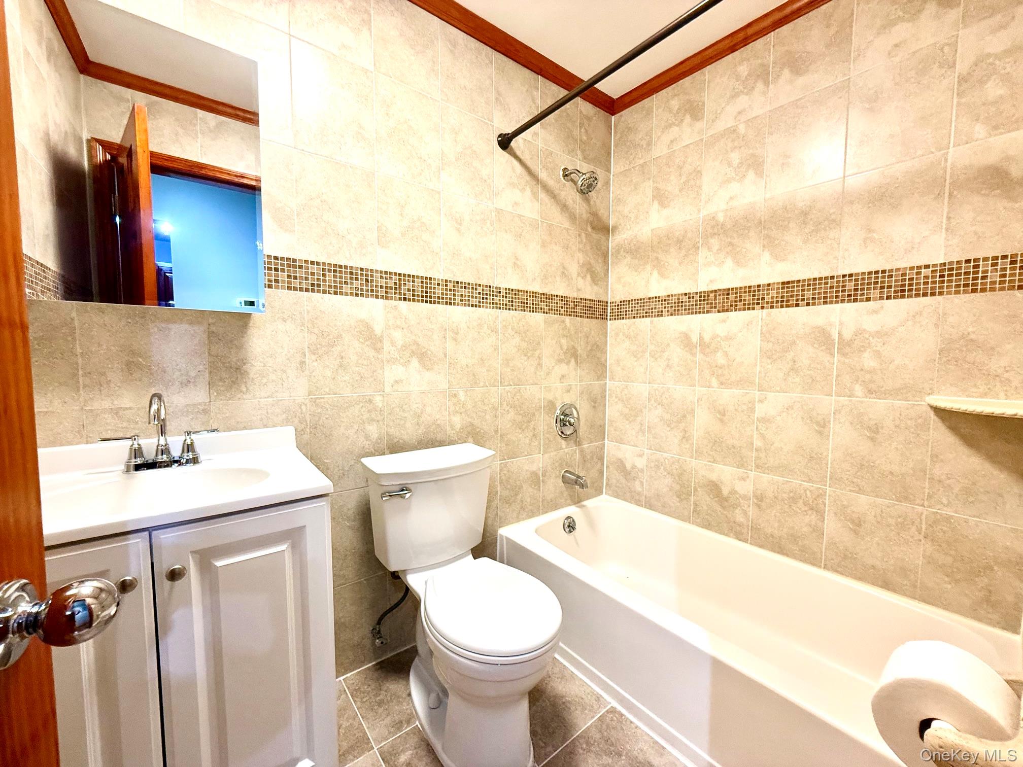 6542 Metropolitan Avenue – For Sale photo 10