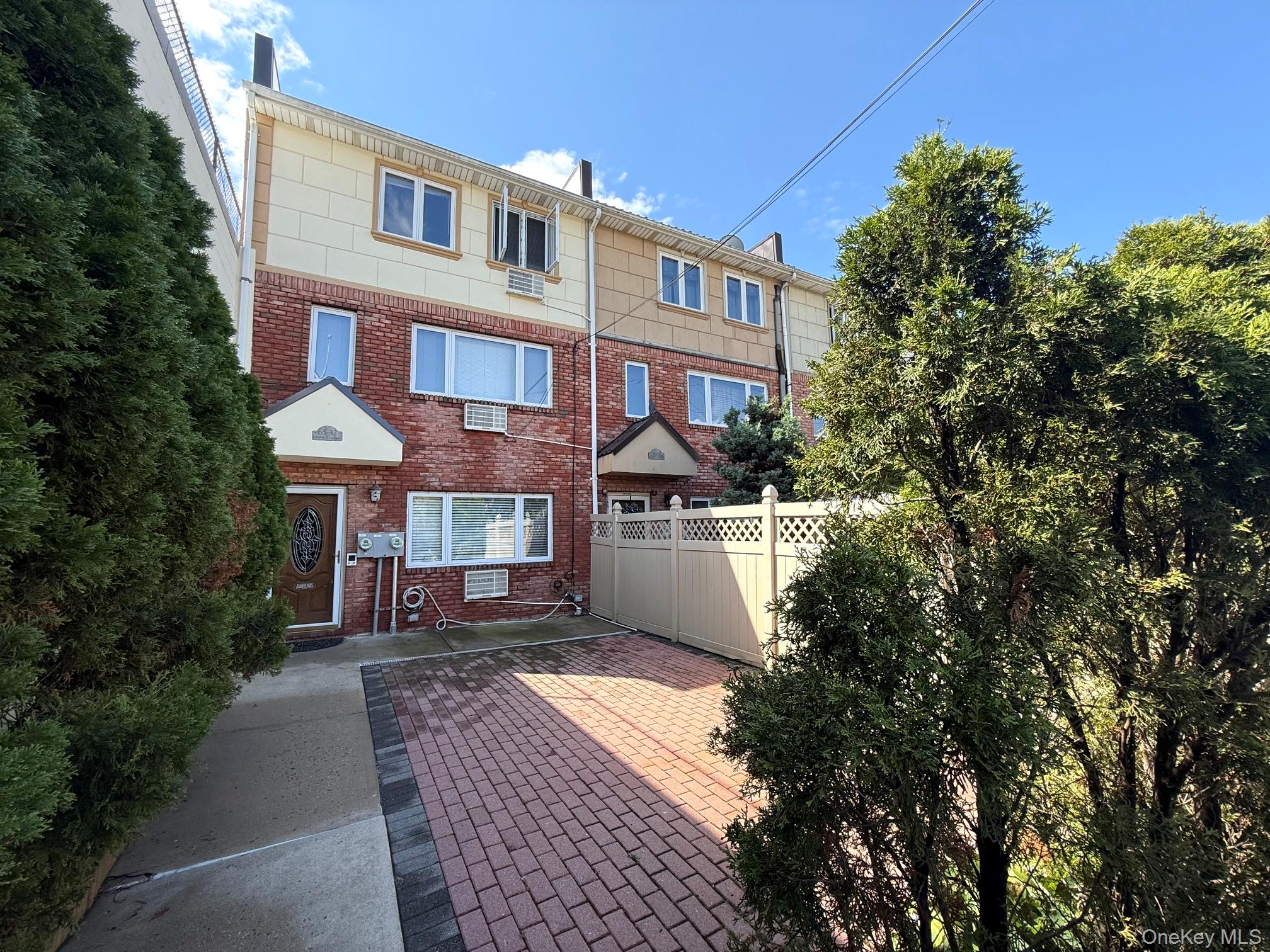 6542 Metropolitan Avenue – For Sale