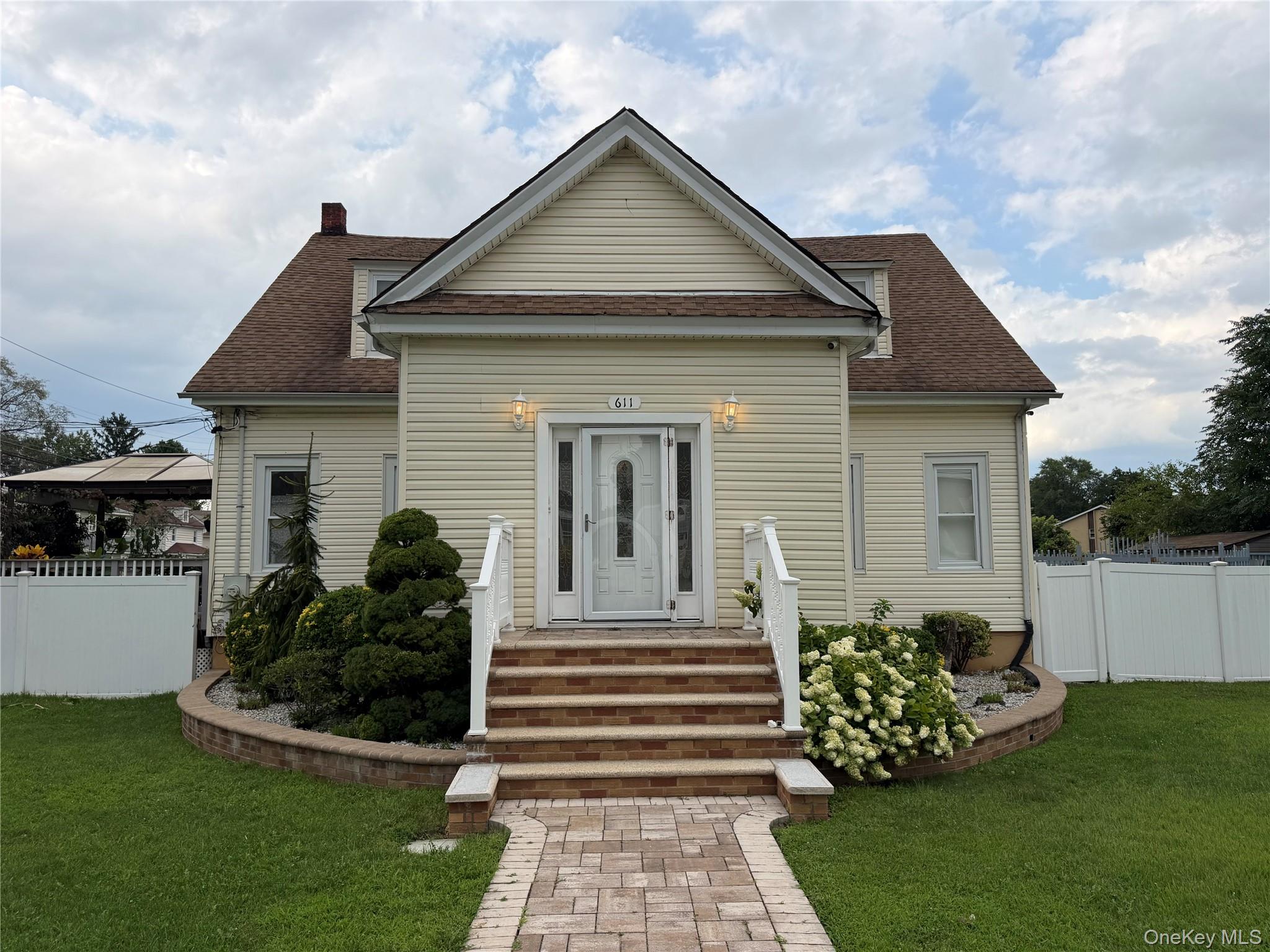 611 Park Avenue – For Sale