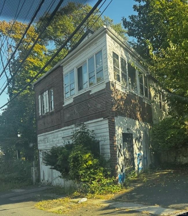 381 5th Avenue – For Sale