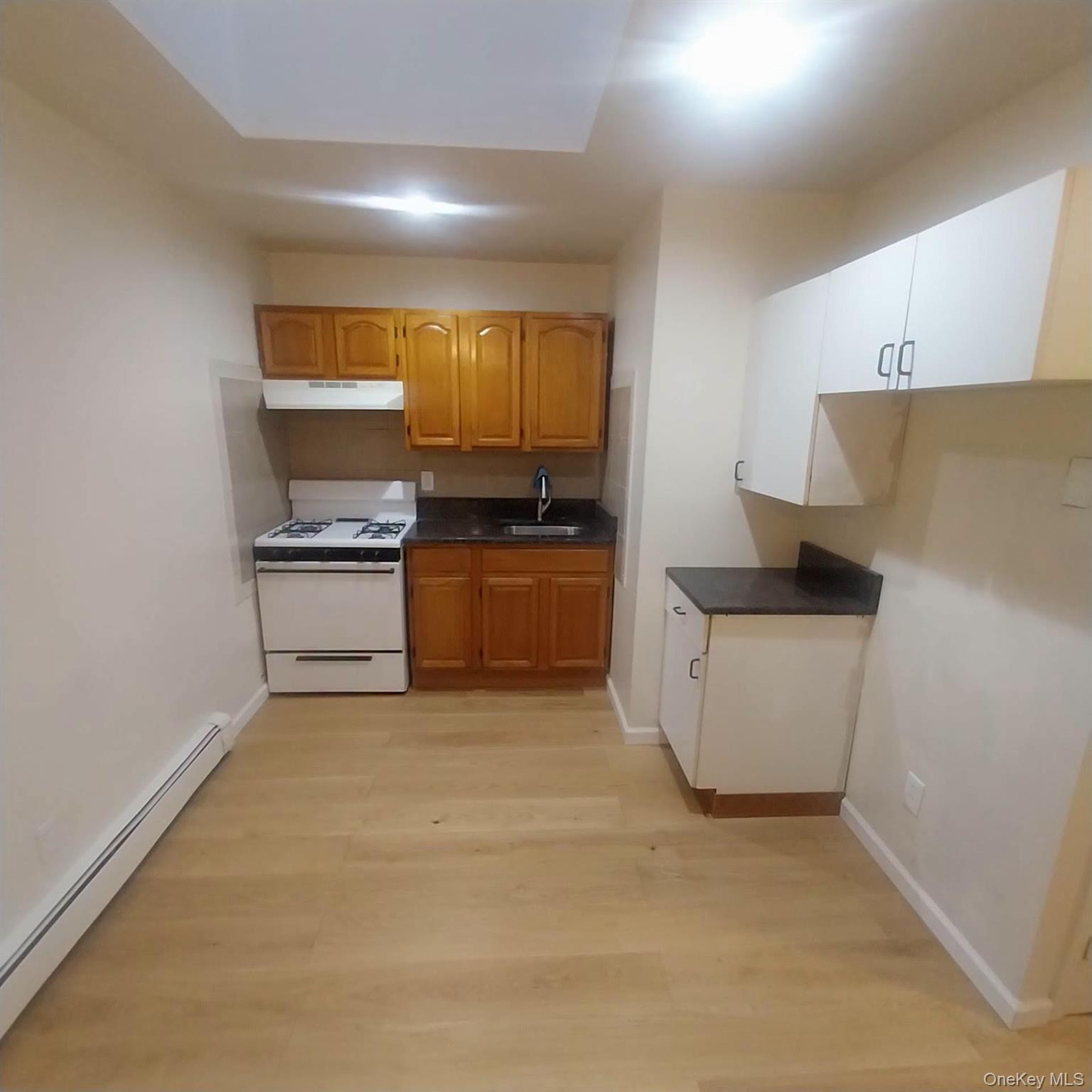 884 NASSAU, Unit B photo 13