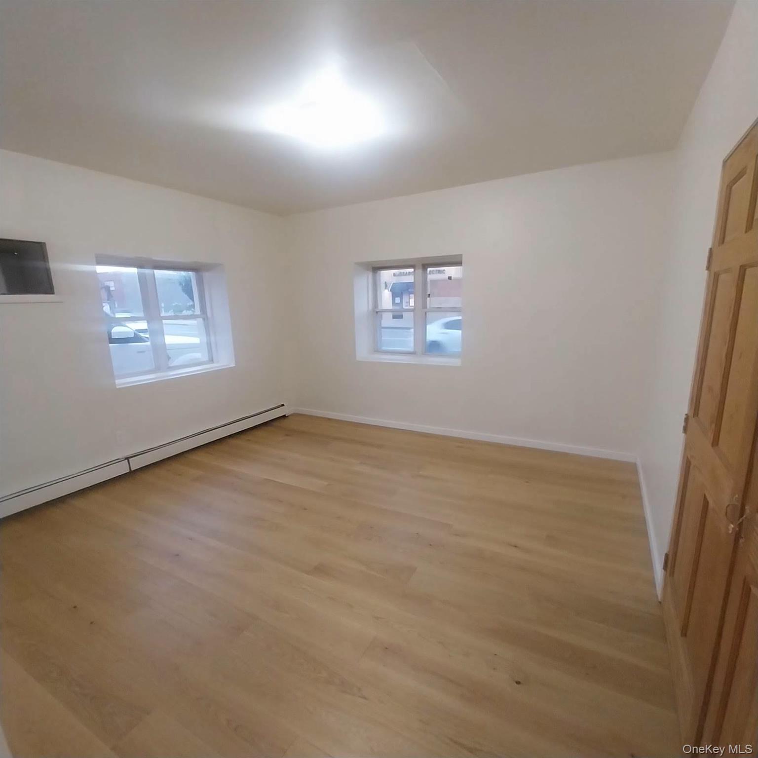 884 NASSAU, Unit B photo 5