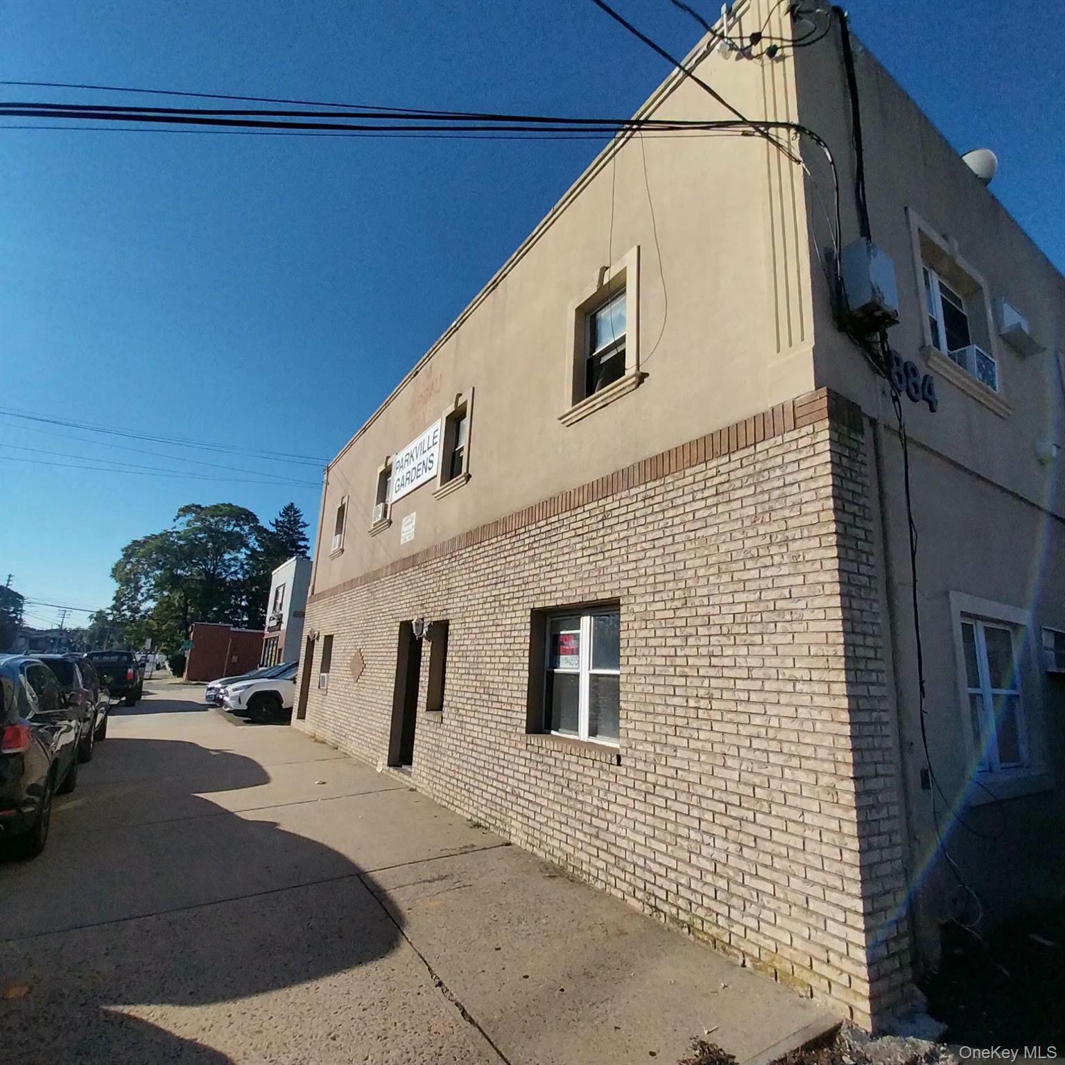 884 NASSAU, Unit B photo 2