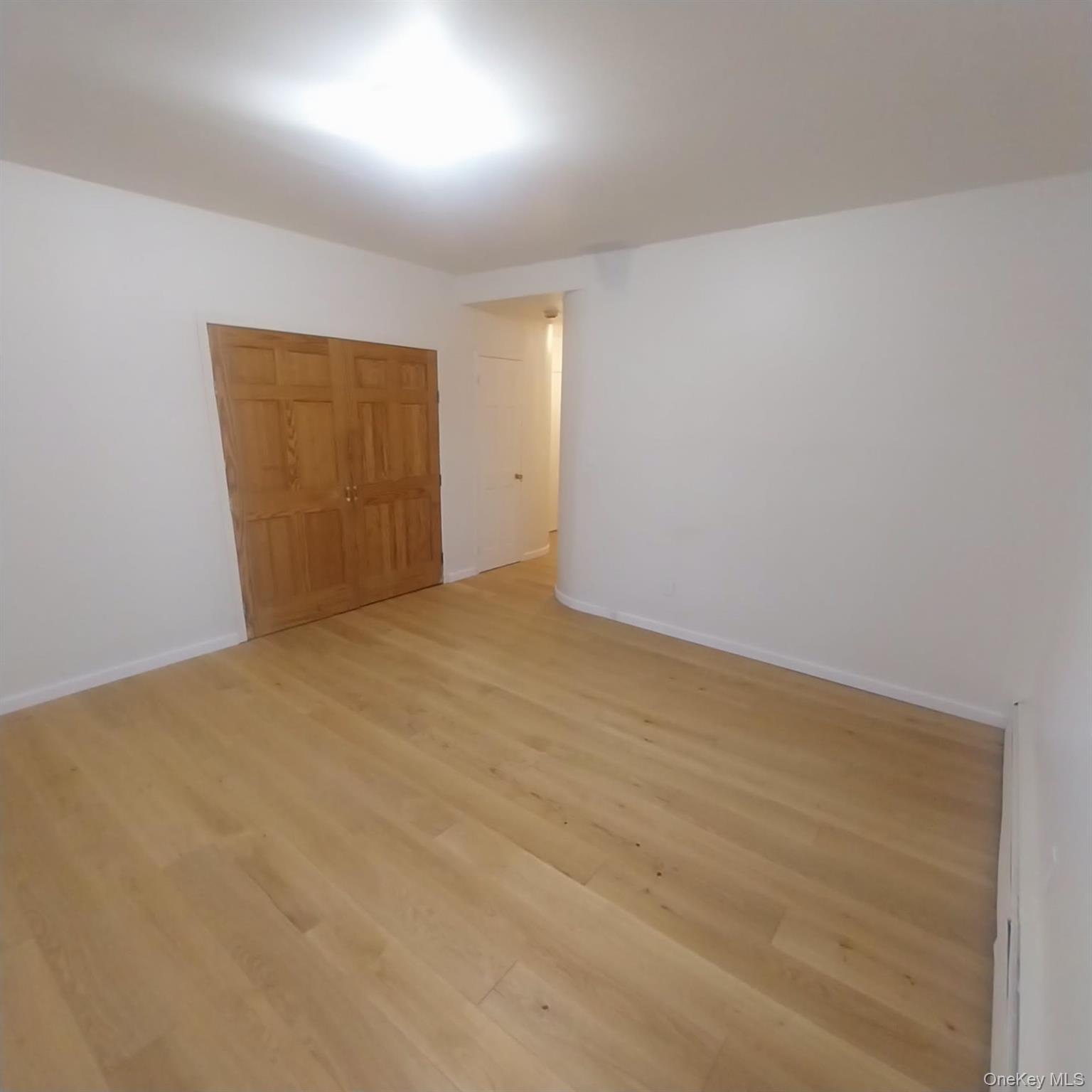 884 NASSAU, Unit B photo 4