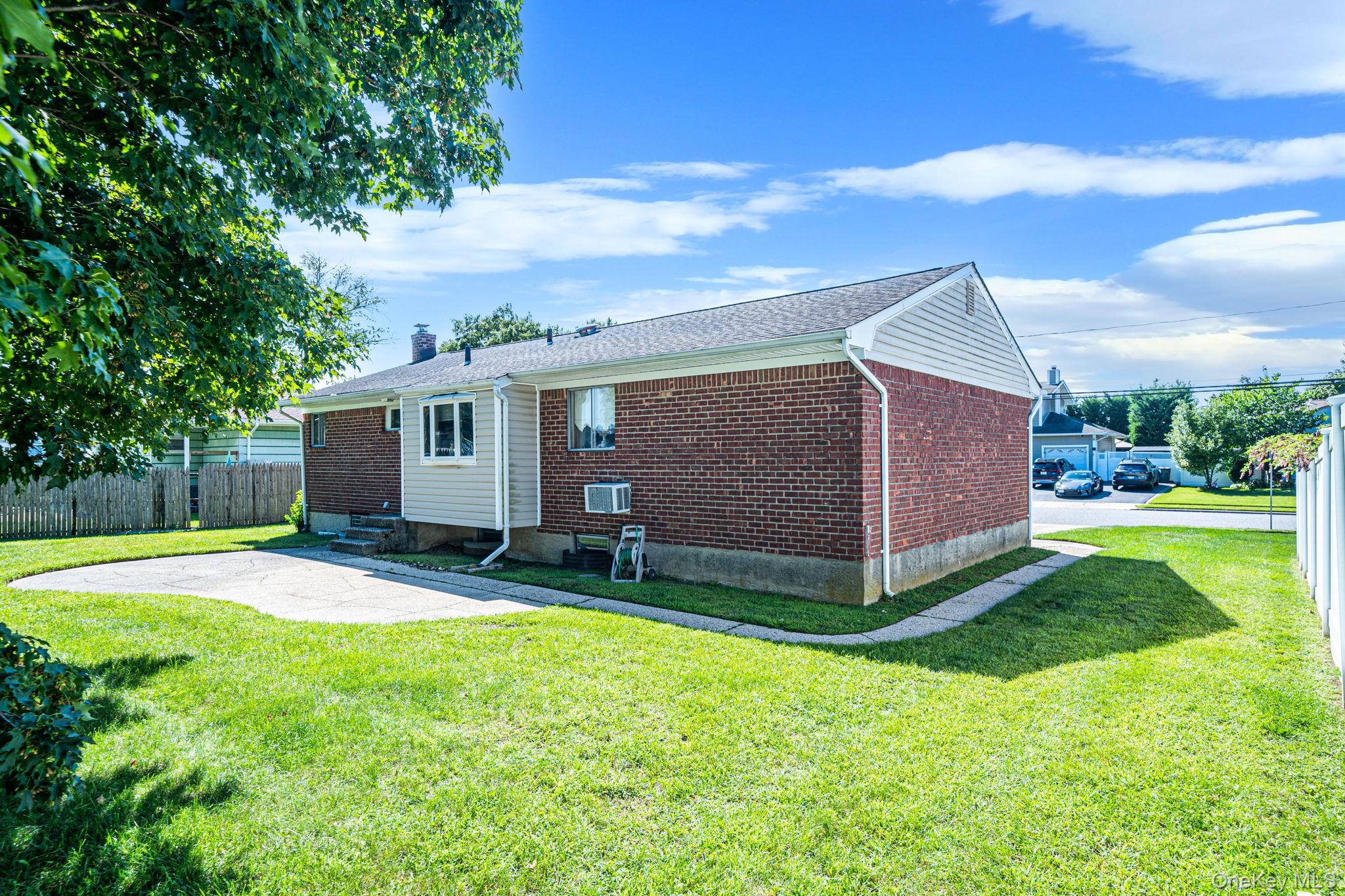 149 Burlington Avenue – For Sale photo 4