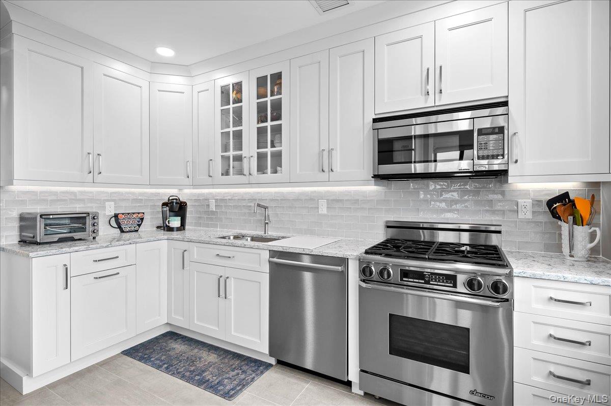 10 City Place, Unit 31H photo 11