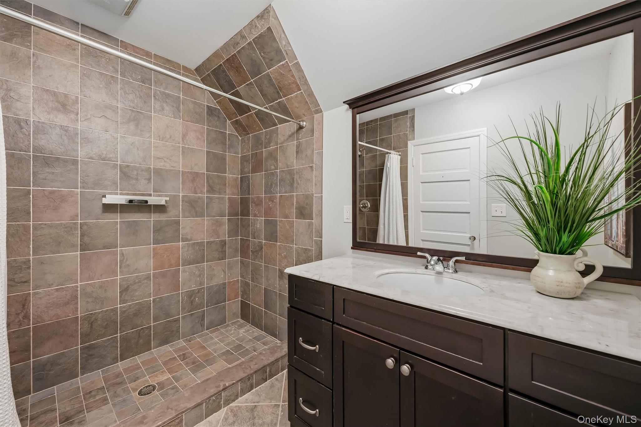 31 Desmond Avenue – For Rent photo 28