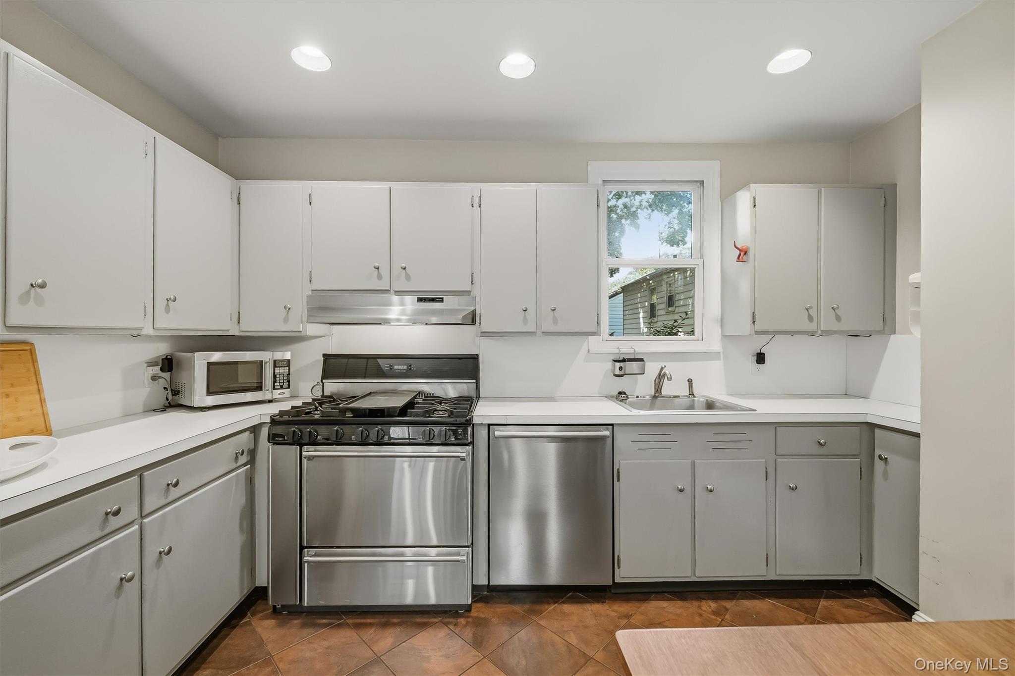 31 Desmond Avenue – For Rent photo 12