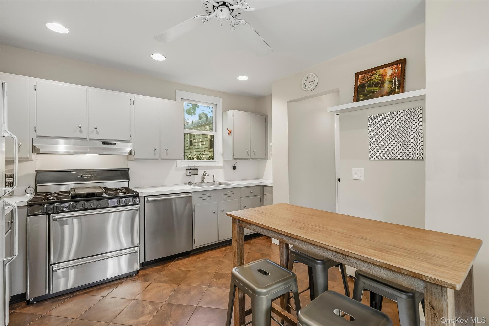 31 Desmond Avenue – For Rent photo 11