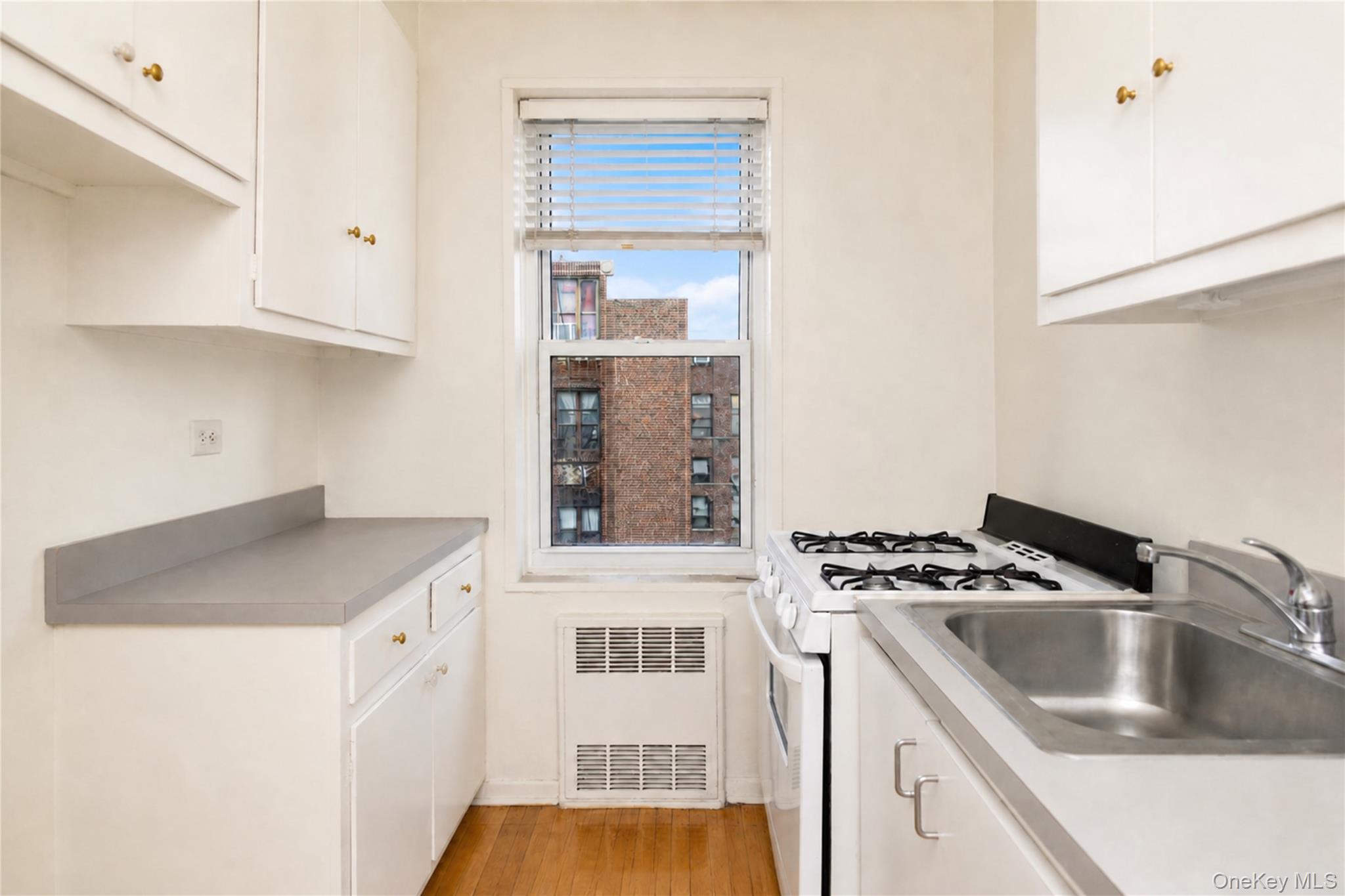 4240 Bowne Street, Unit 4D photo 4