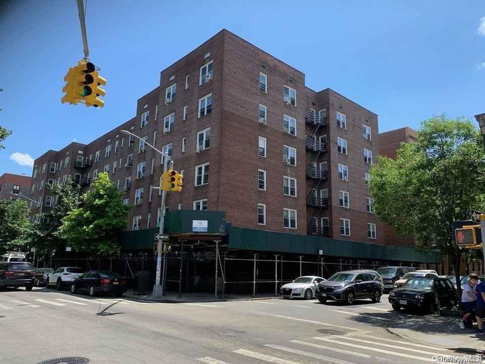 4240 Bowne Street, Unit 4D