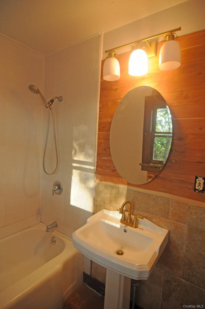 38 Horseshoe Bend Road – For Rent photo 9