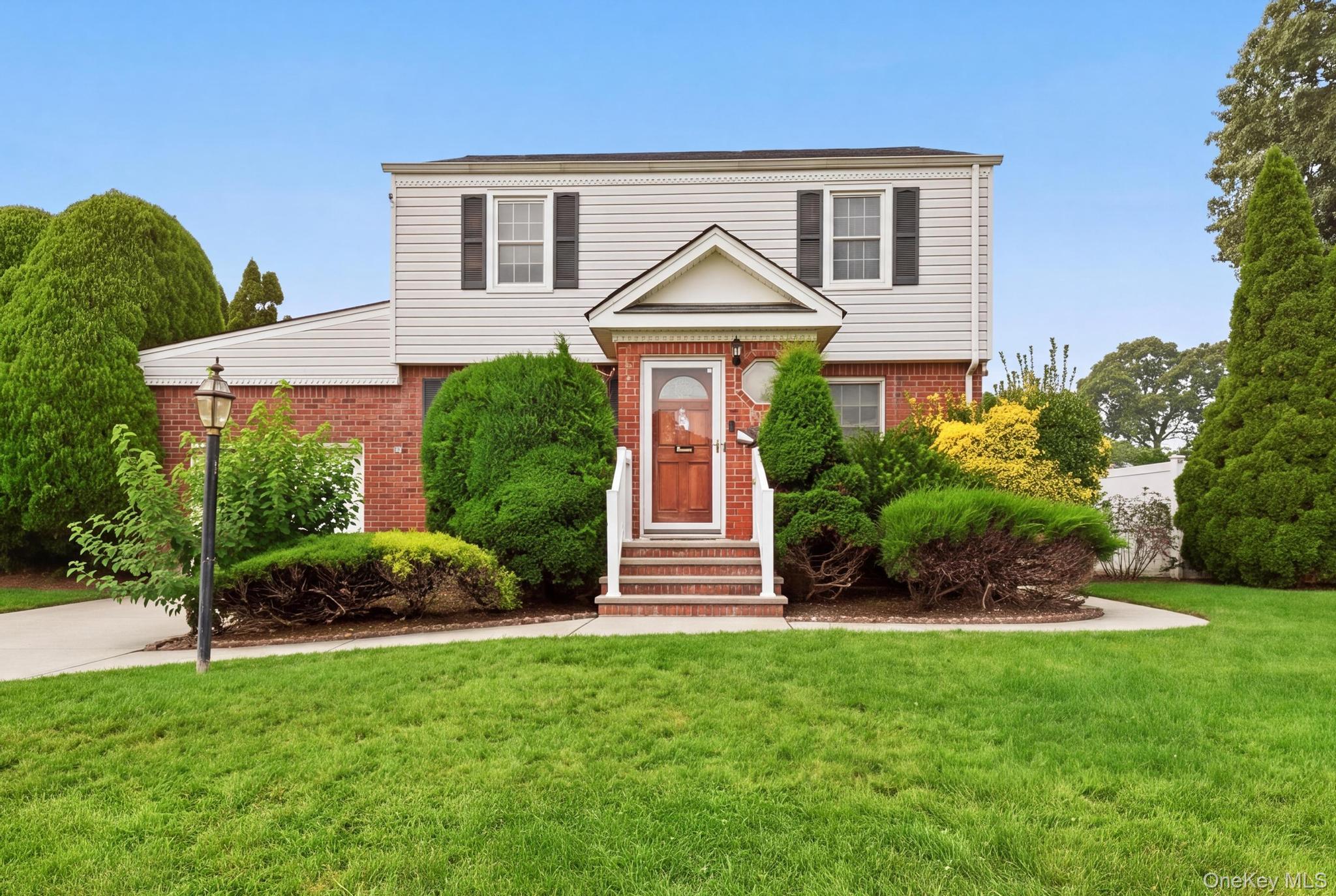 2262 First Street Street – For Sale