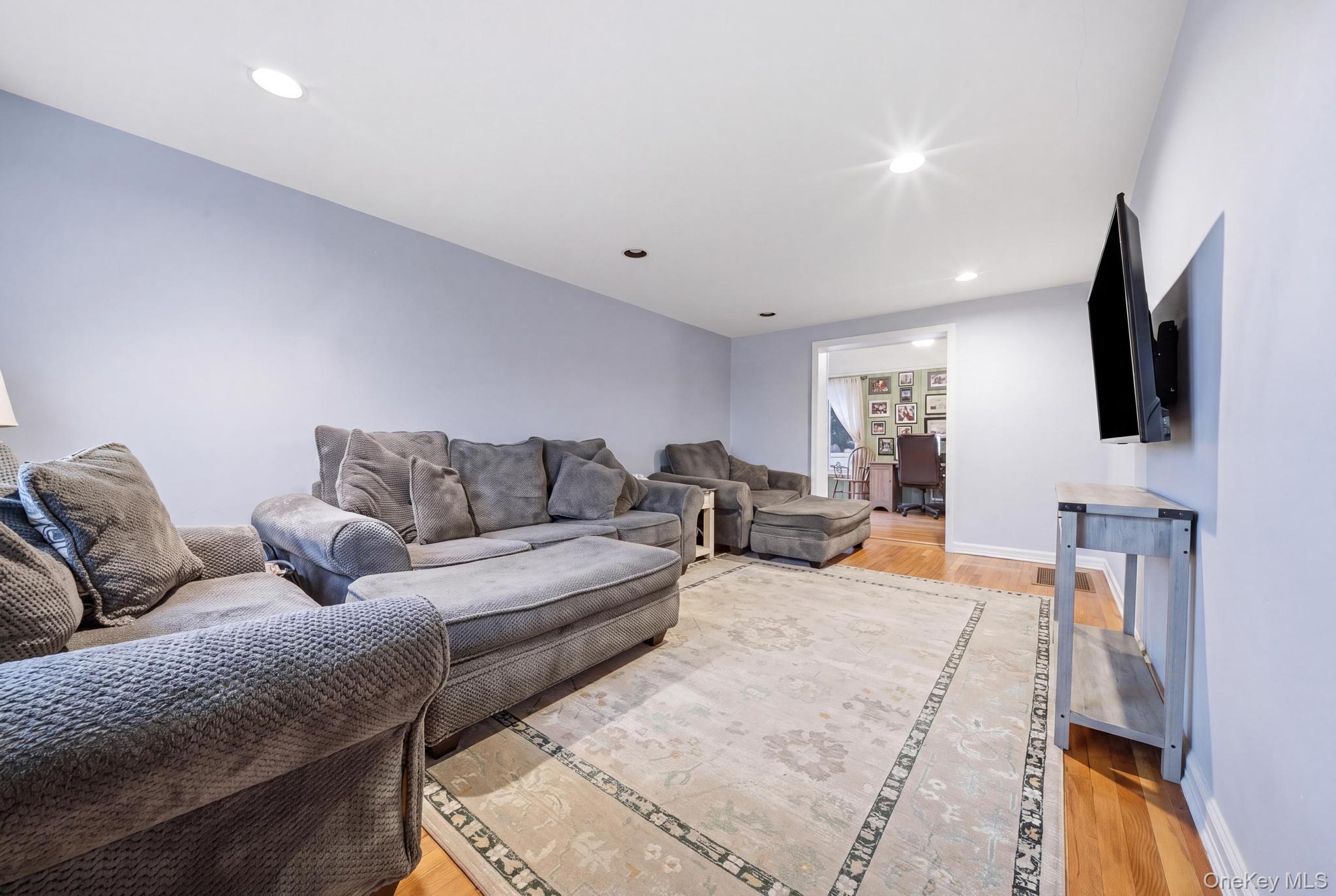 2262 First Street Street – For Sale photo 13