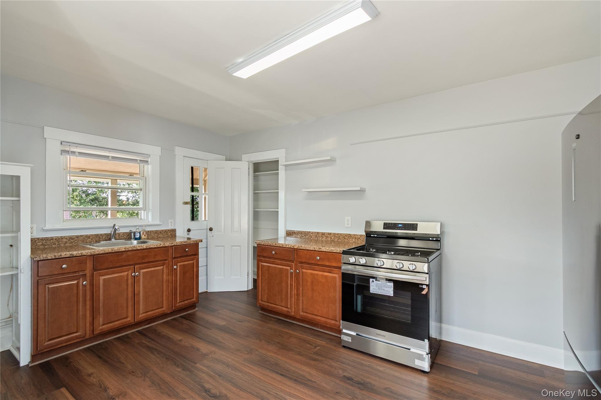 26 S Bayles Avenue – For Rent photo 7
