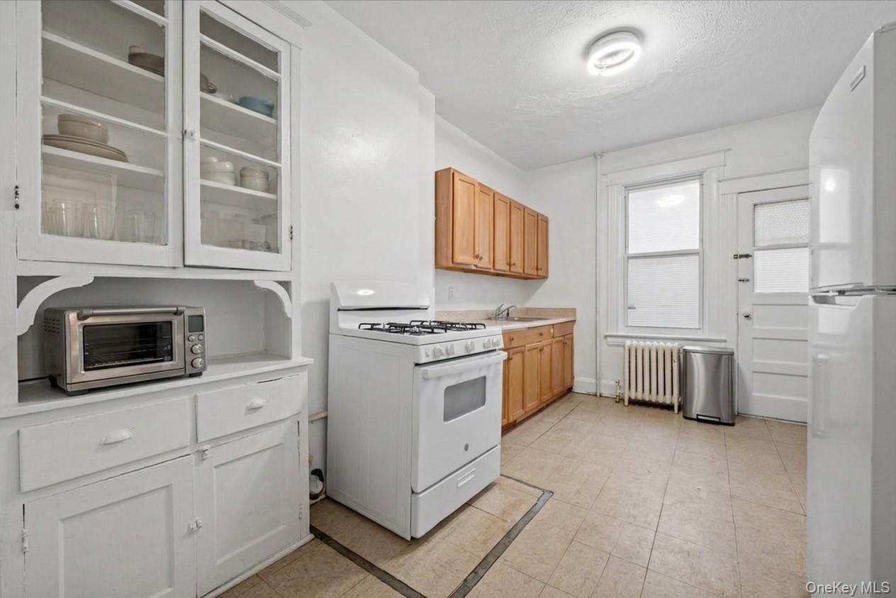 27 Saratoga Avenue – For Sale photo 9