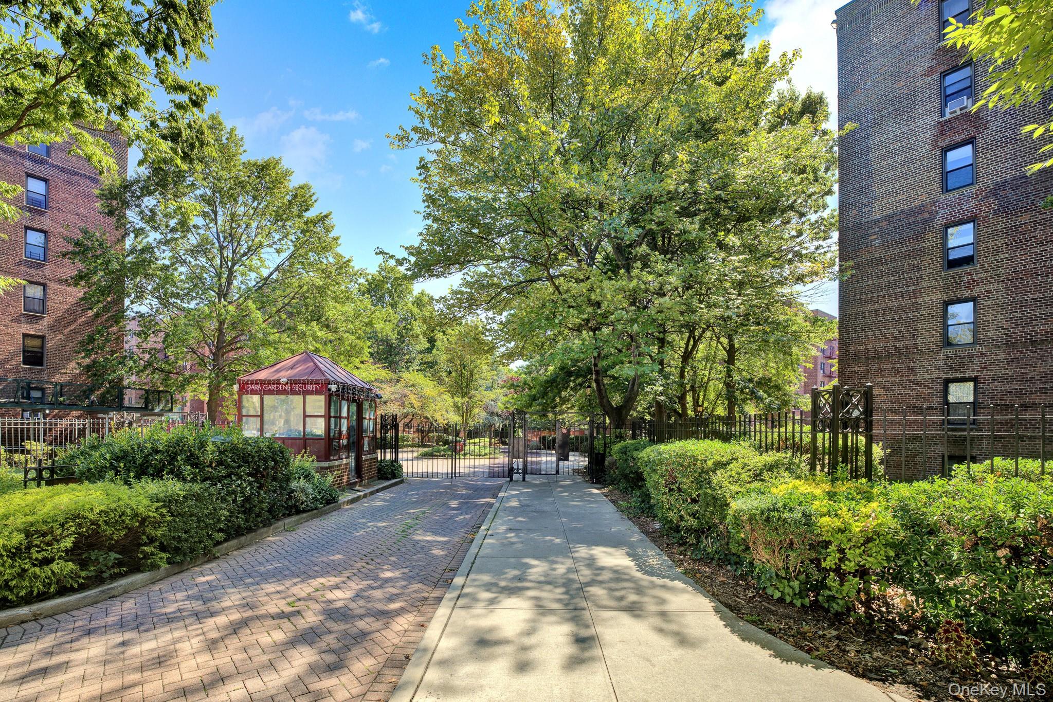 150-10 71st Avenue, Unit 6H photo 4