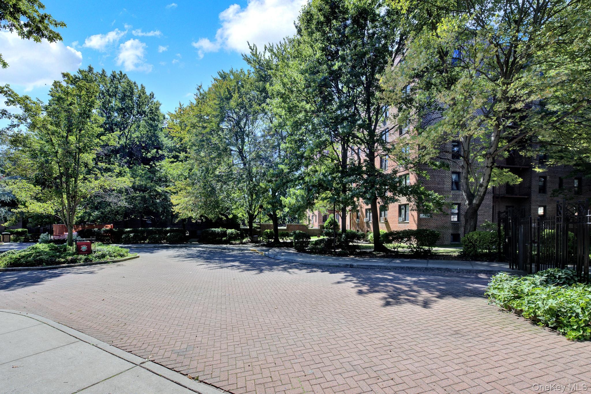 150-10 71st Avenue, Unit 6H photo 3
