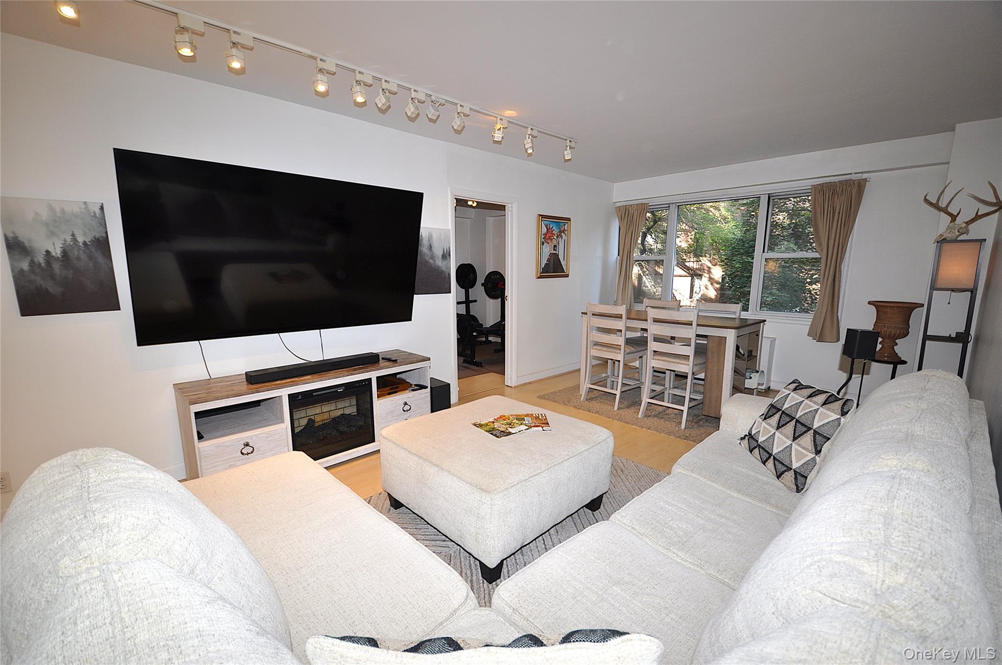 230 Garth Road, Unit 3B1 photo 9