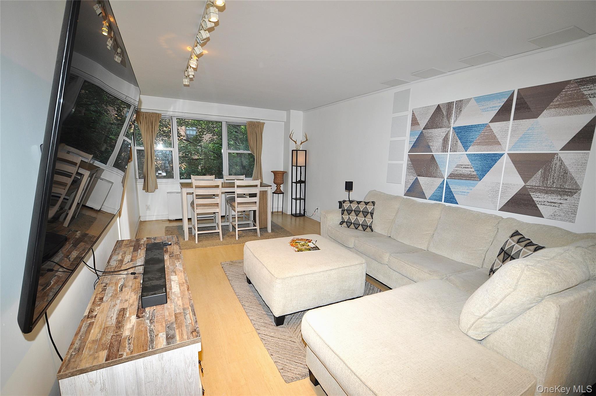 230 Garth Road, Unit 3B1