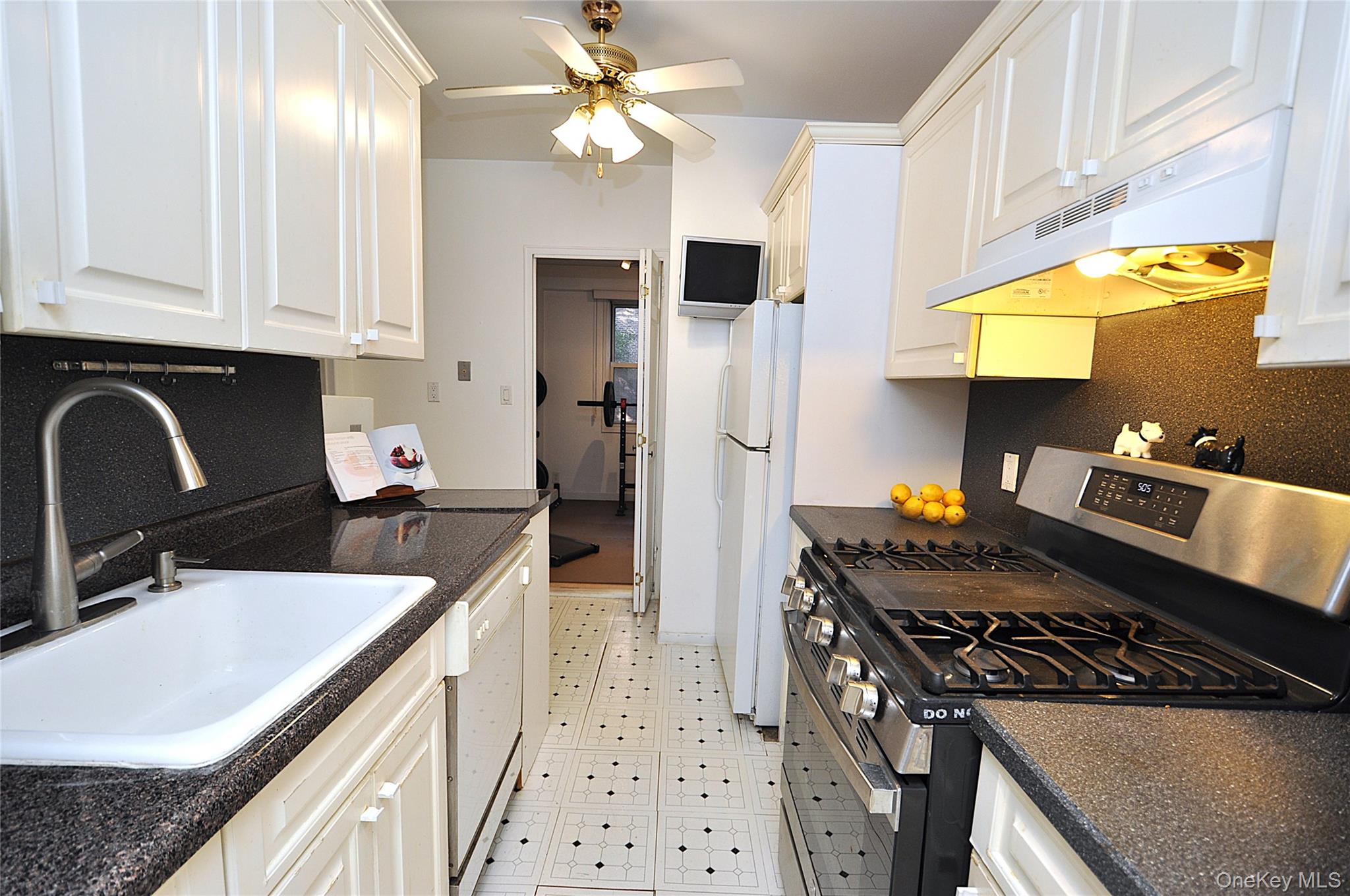 230 Garth Road, Unit 3B1 photo 45