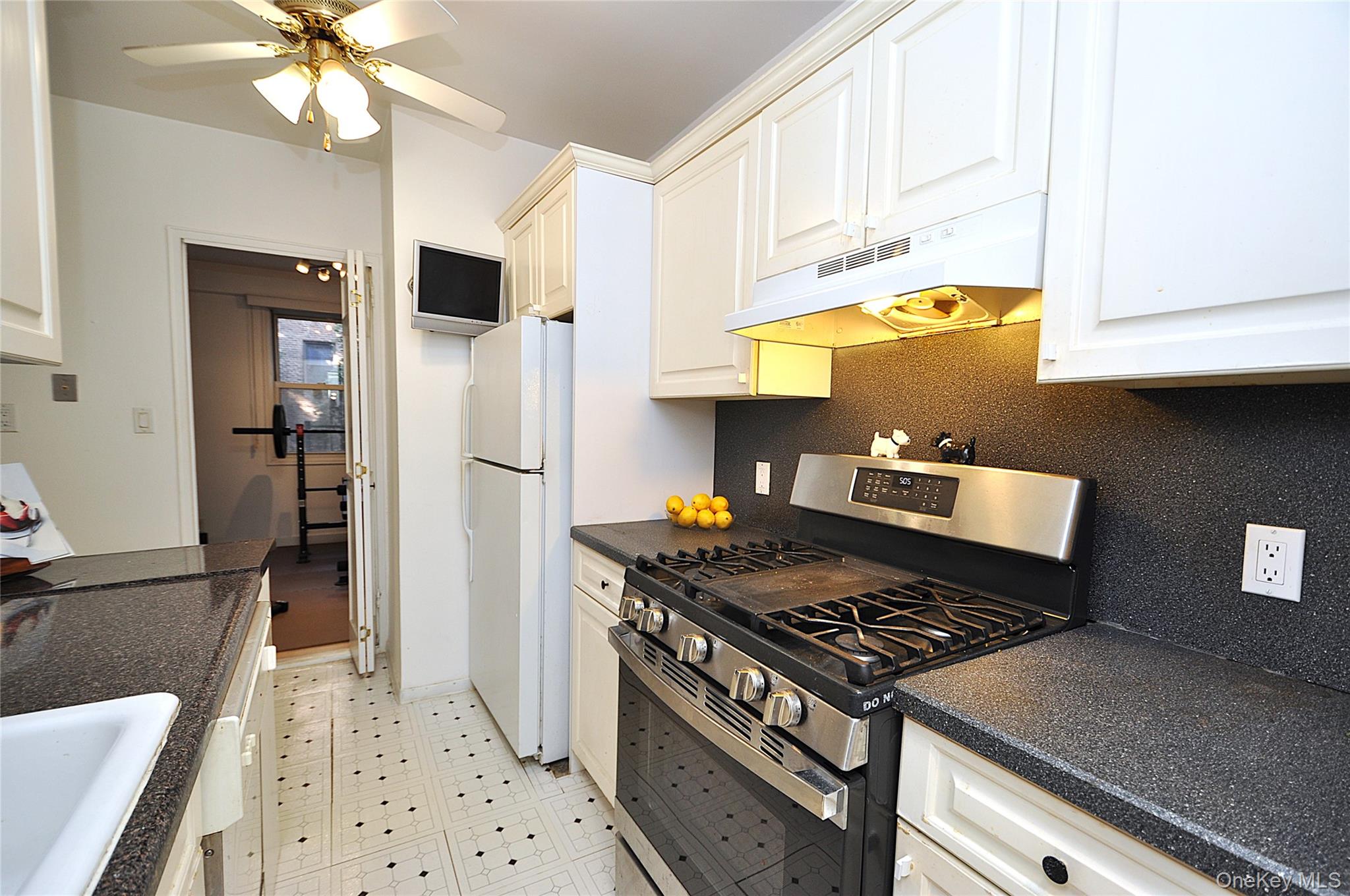 230 Garth Road, Unit 3B1 photo 16