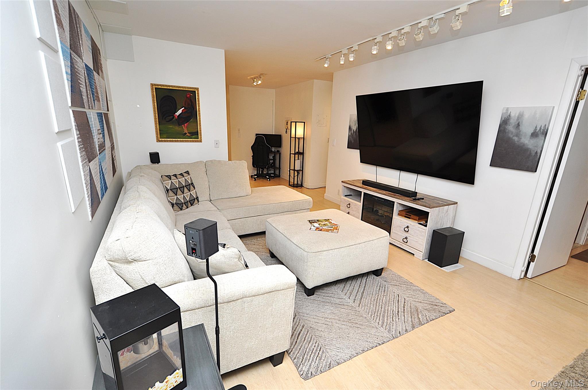 230 Garth Road, Unit 3B1 photo 10