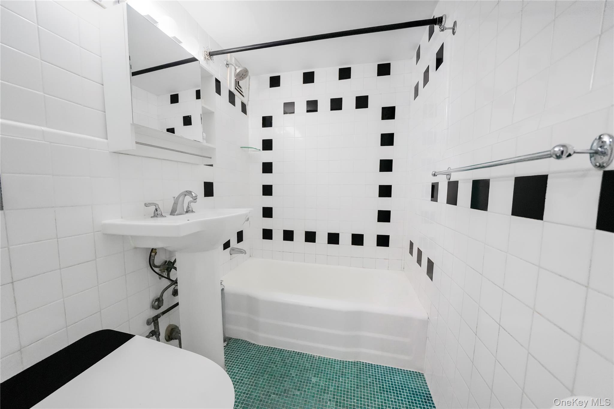649 2nd Avenue, Unit 2H photo 4
