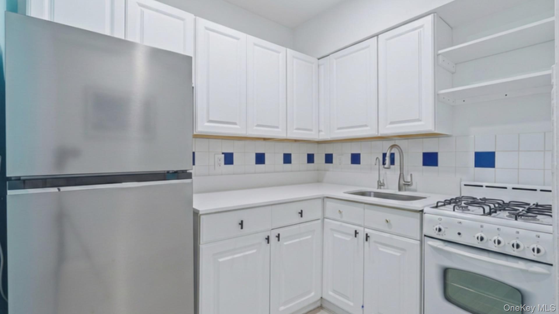 649 2nd Avenue, Unit 2H photo 4