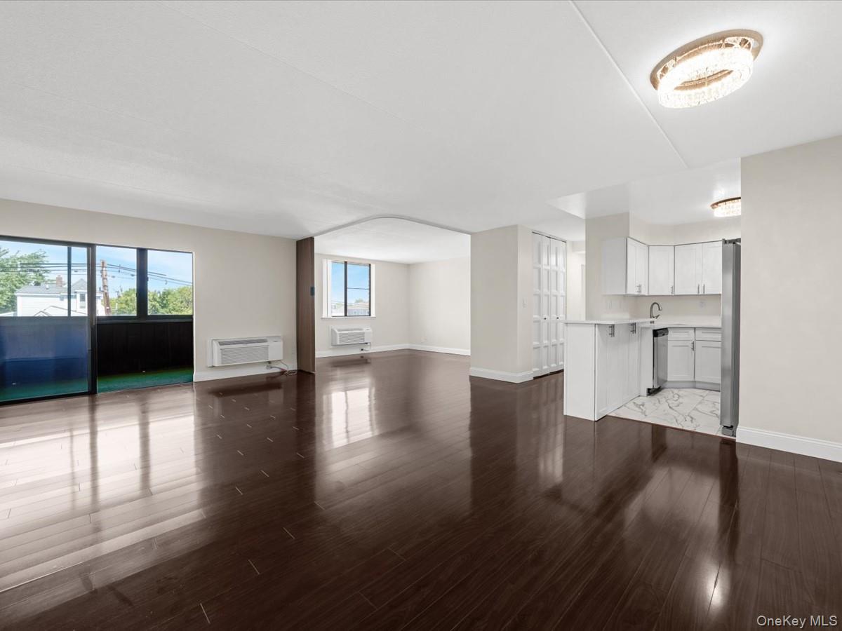31 Casino, Unit 3J photo 3