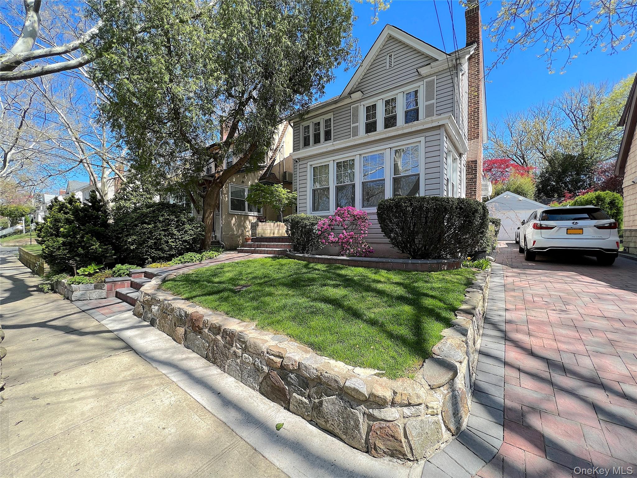 257-14 Pembroke Avenue – For Sale photo 3