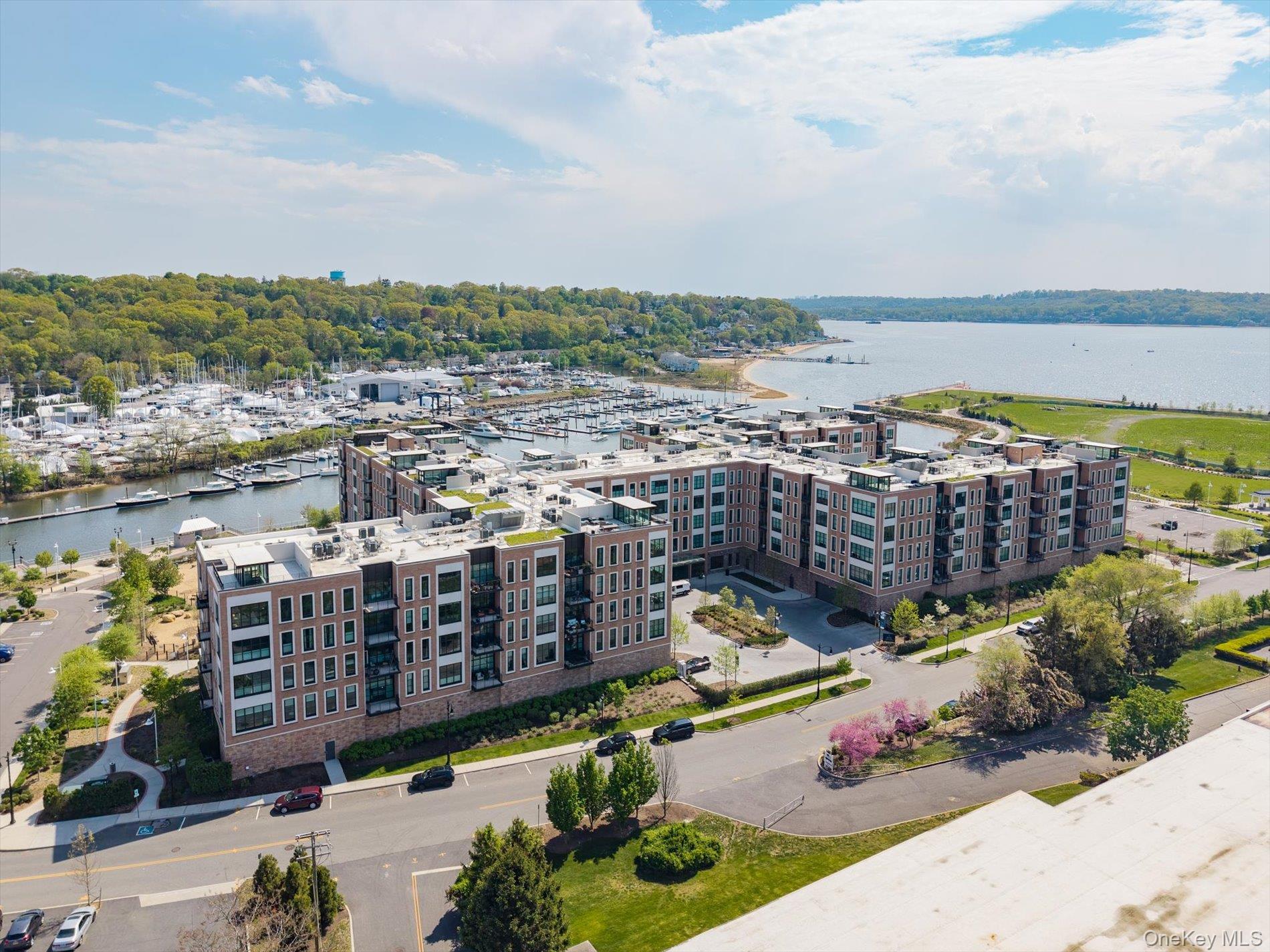 100 Garvies Point Road, Unit 1042