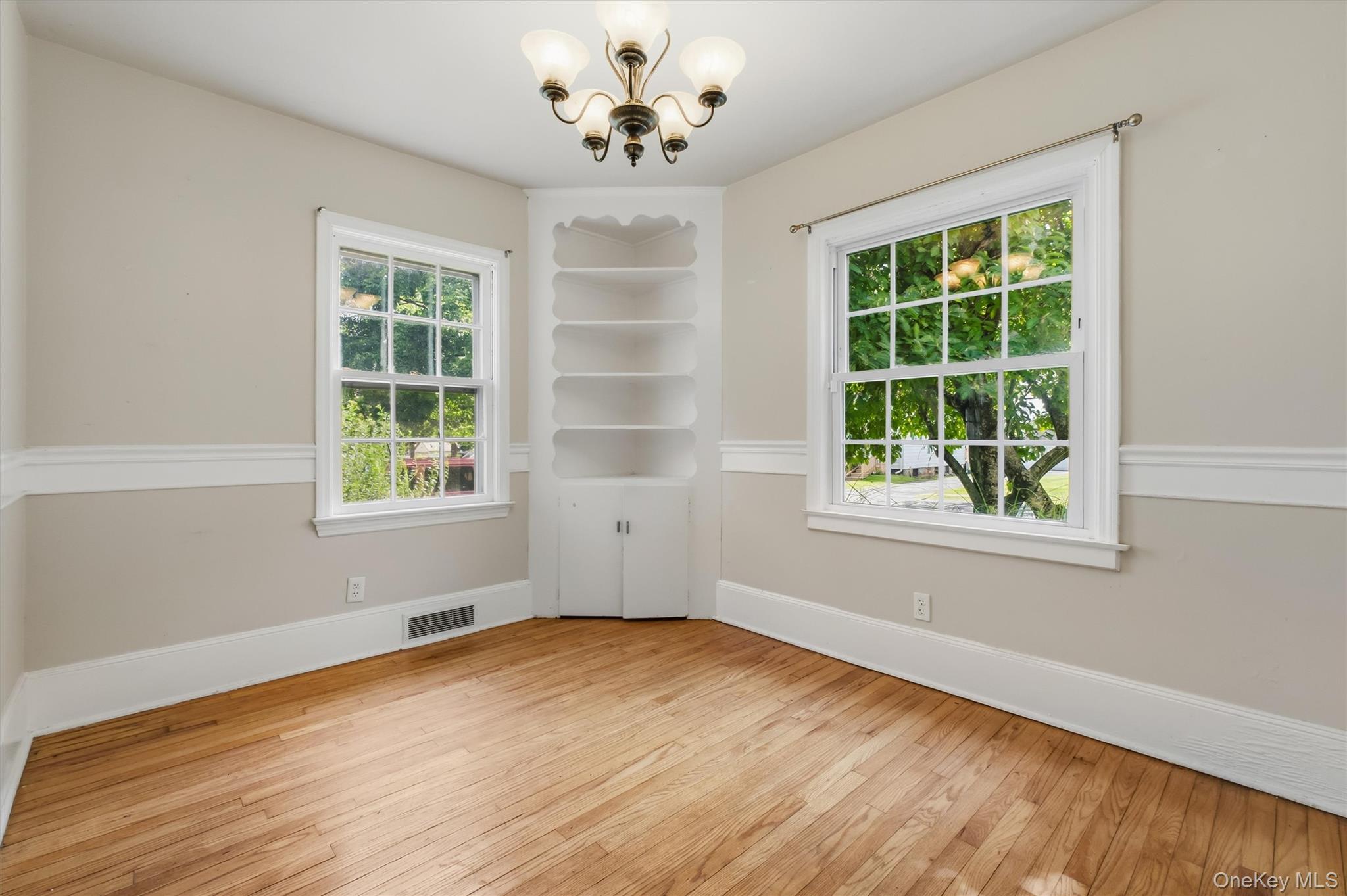 107 E Cedar Street – For Sale photo 15