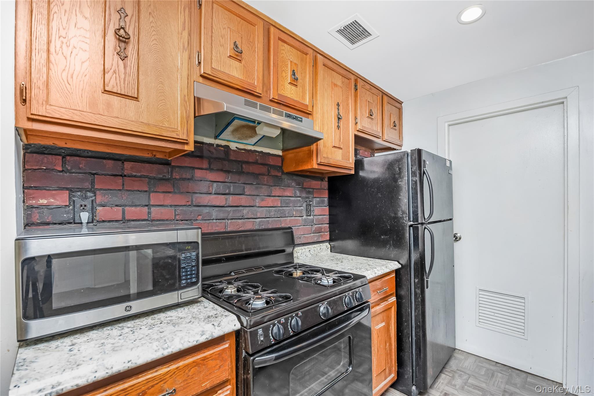 84 Glen Hollow Drive – For Sale photo 13