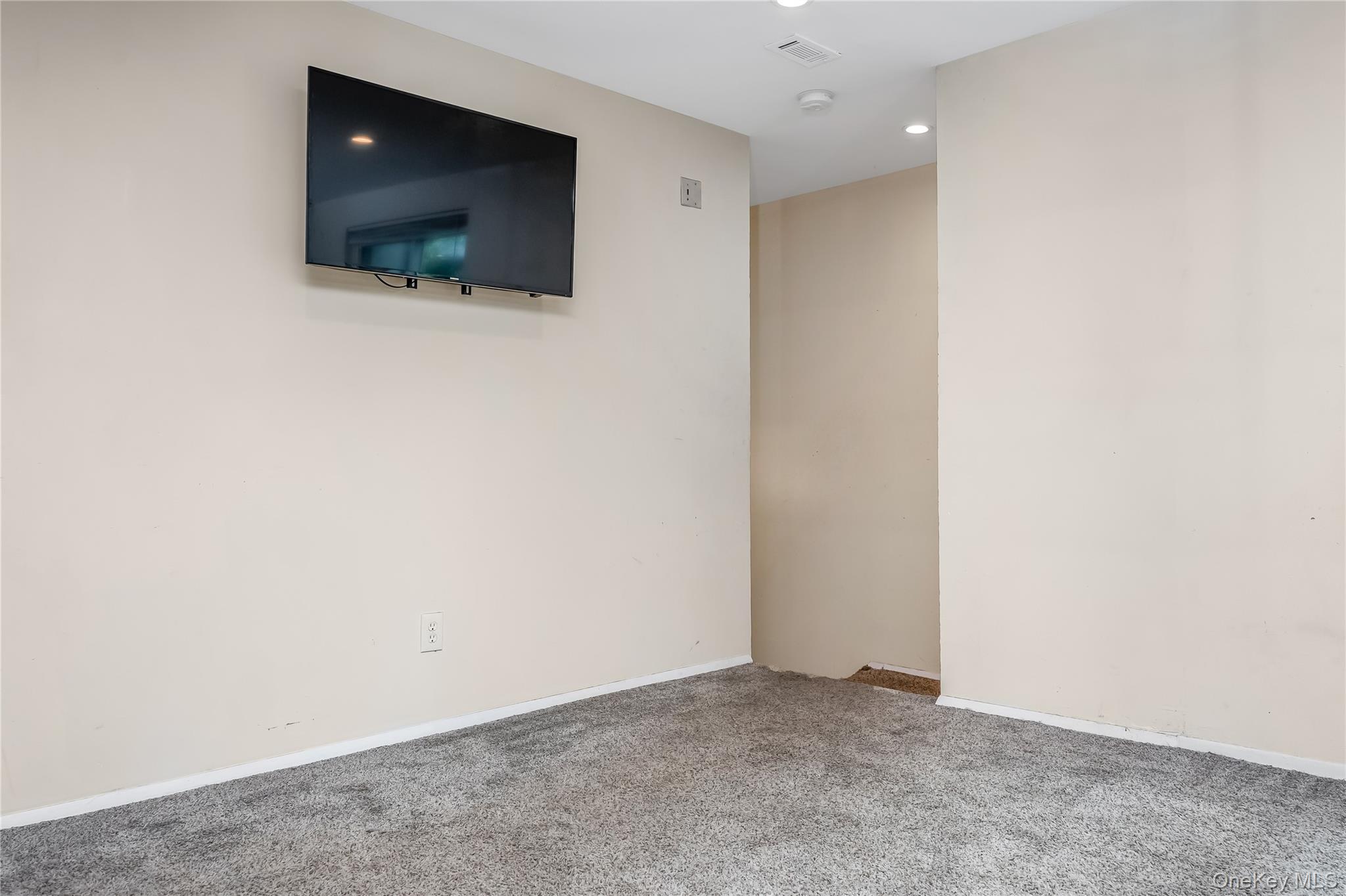 84 Glen Hollow Drive – For Sale photo 7