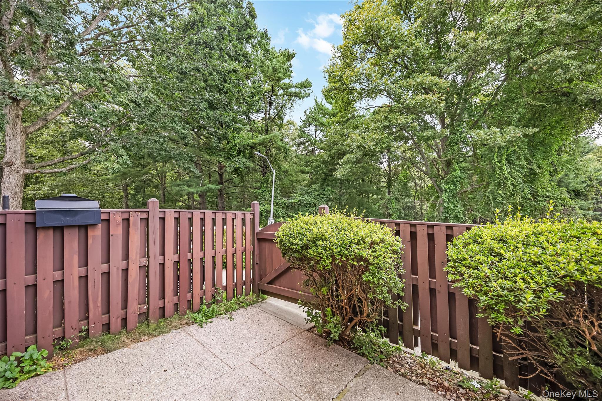 84 Glen Hollow Drive – For Sale photo 4