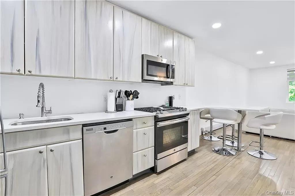 3368 Shore Parkway, Unit 2B photo 4