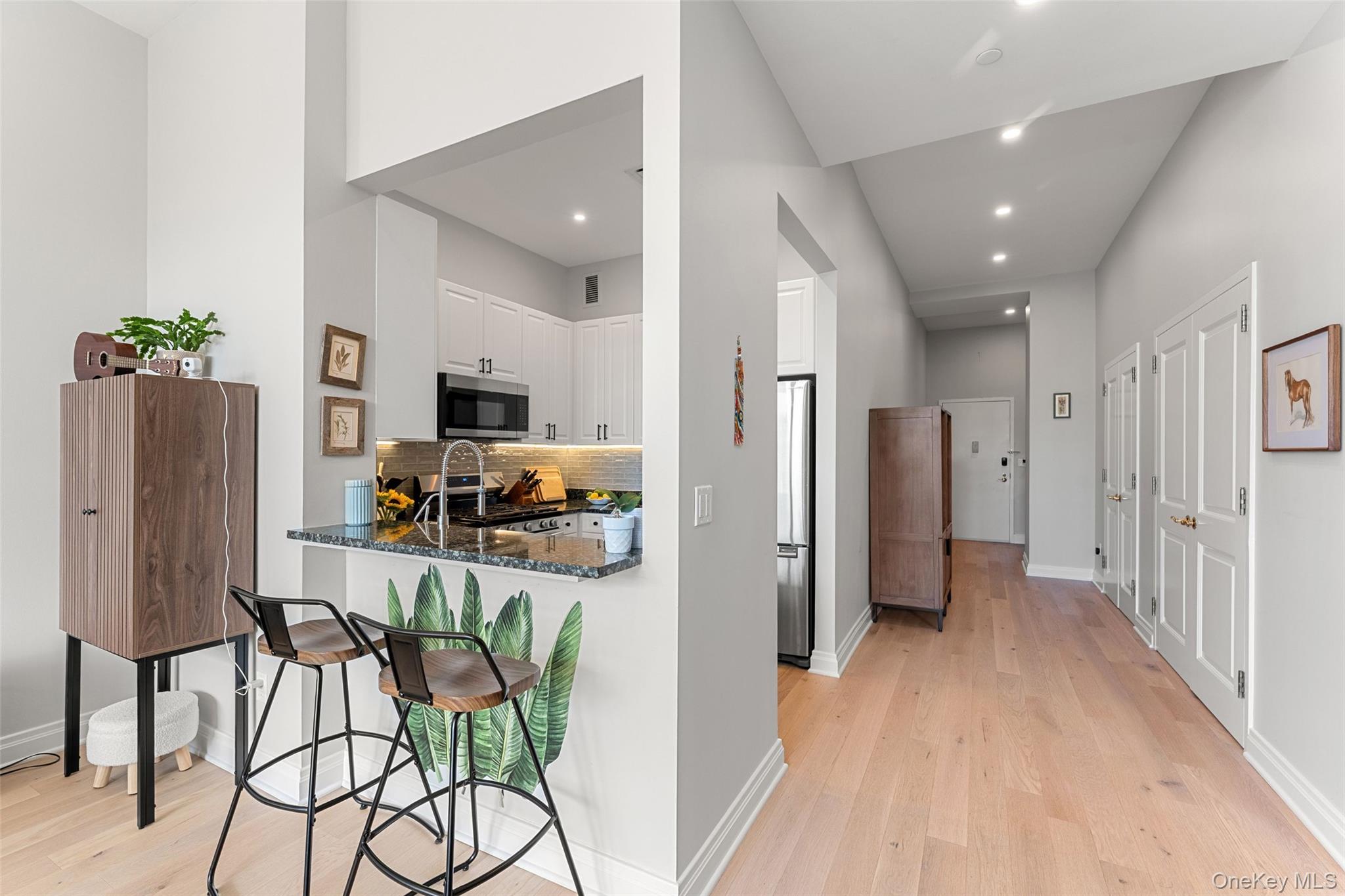1 Scarsdale Road, Unit 403 photo 9