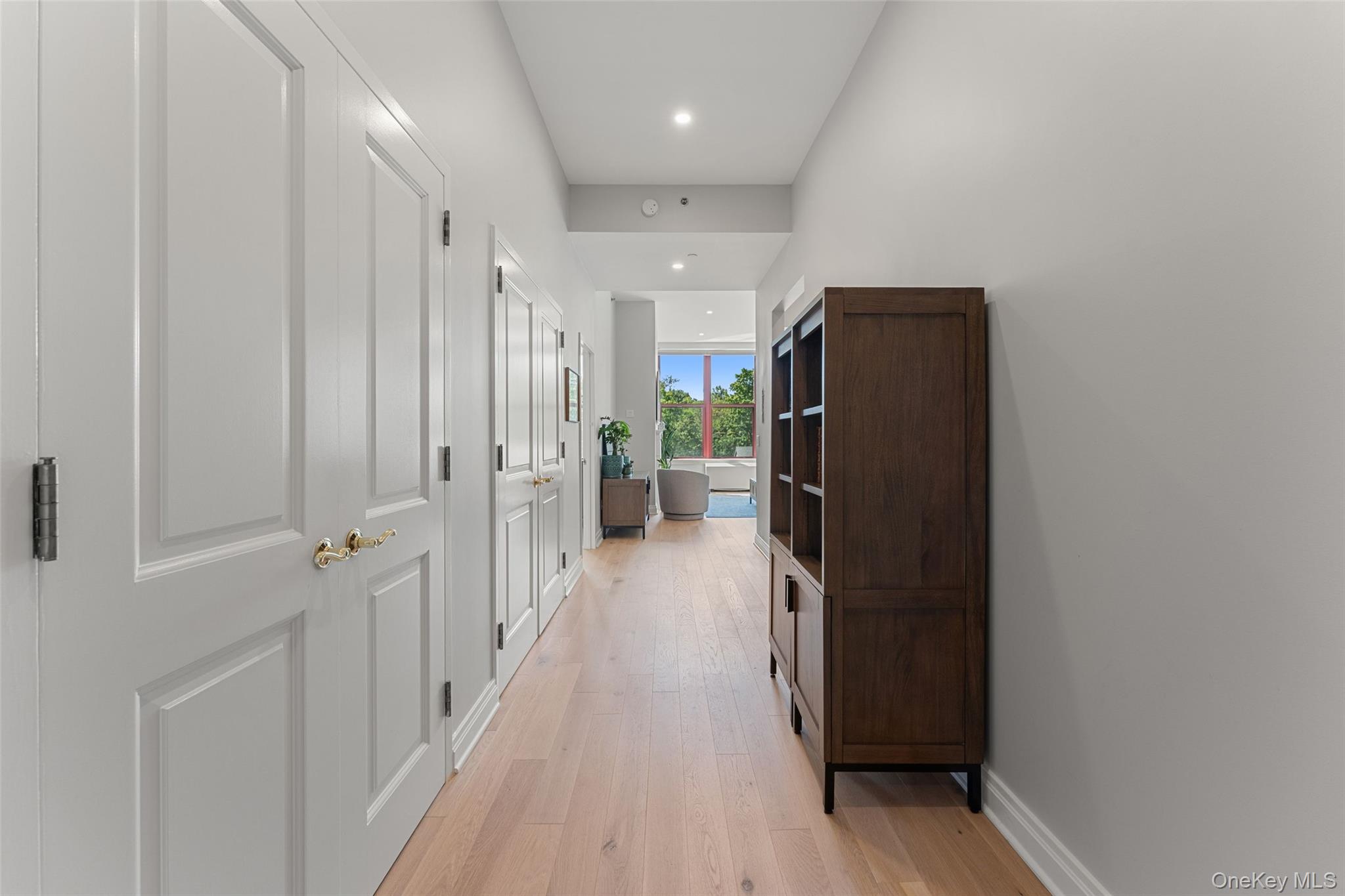 1 Scarsdale Road, Unit 403 photo 4