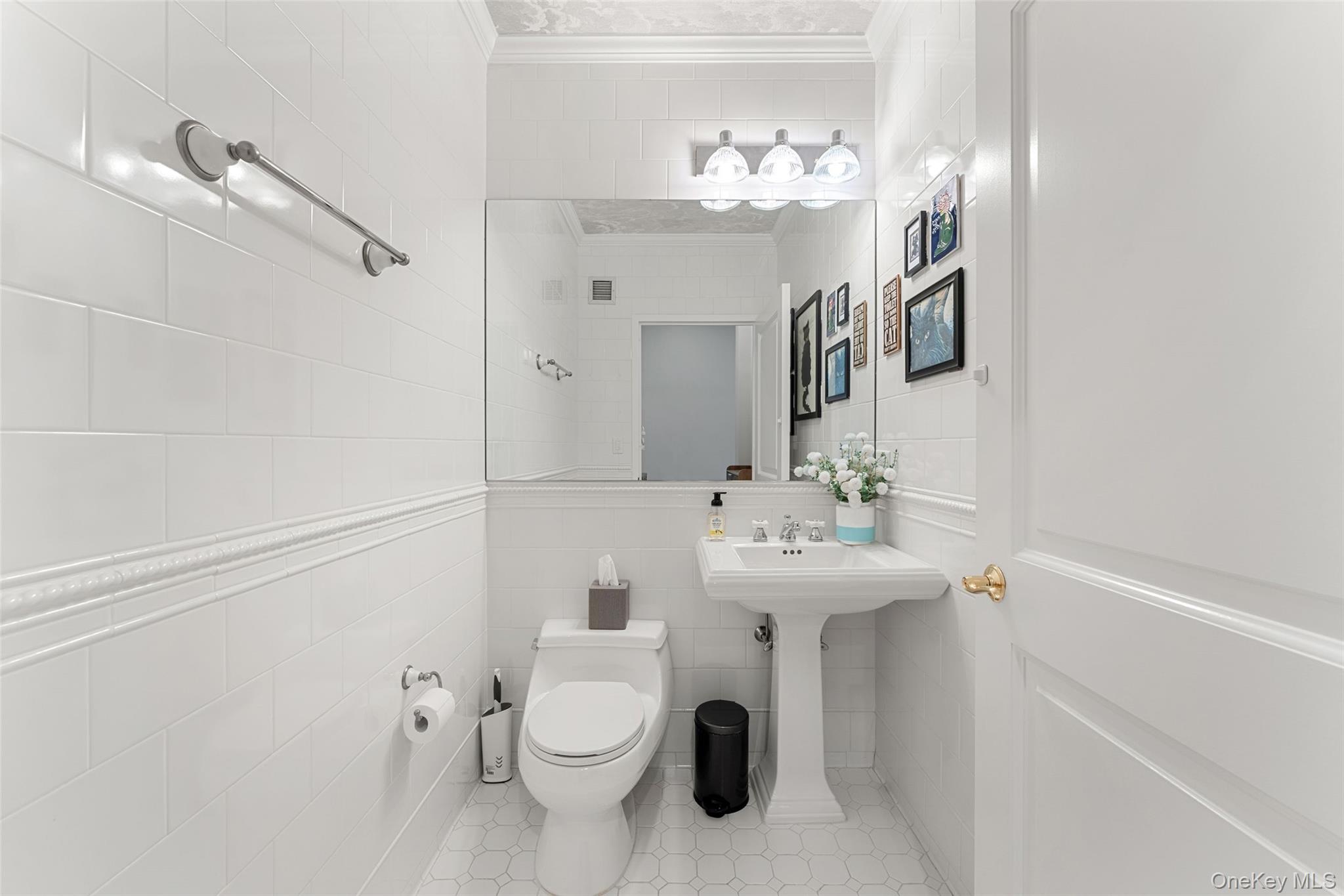 1 Scarsdale Road, Unit 403 photo 16